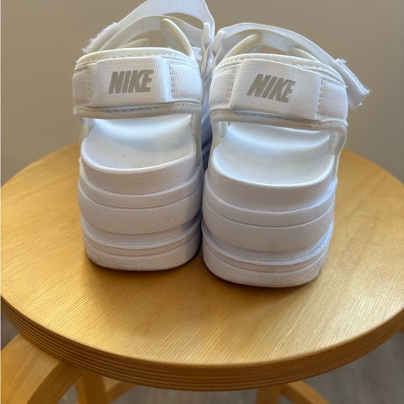 Nike Women's White Platform Sandals - Picture 5 of 6